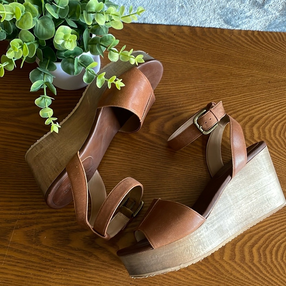 Leather Sandals by hinge